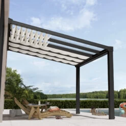 Pergola Adossée Stockholm 350x368cm Aluminium Gris Et Polycarbonate Avec Stores De Toit Rétractables – Palram - Canopia -Outdoor Soldes pergola adossee stockholm 350x368cm aluminium gris et polycarbonate avec stores de toit retractables palram 3