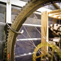 Porte-vélo Vertical Pour Les Abris Yukon, Skylight Et Rubicon – Canopia -Outdoor Soldes porte velo vertical pour les abris yukon skylight et rubicon canopia 2